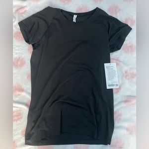 Black Lululeon swiftly tech in a size 12.